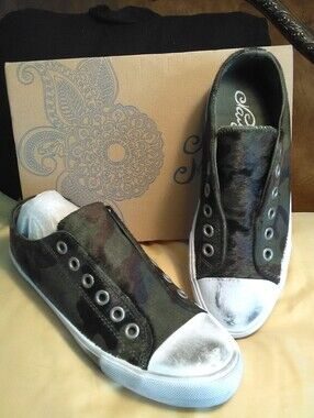BNIB NAUGHTY MONKEY LEATHER Camouflage Slip-On Sneakers REAL FUR DISTRESSED 8.5
